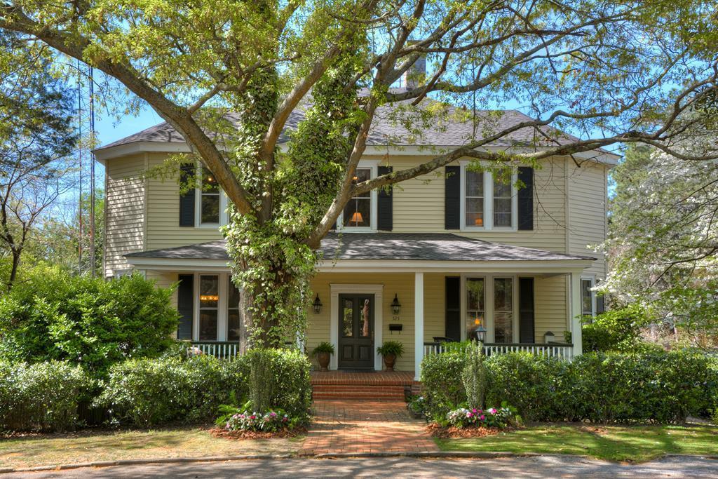 525 Barnwell Avenue Nw - Photo 1
