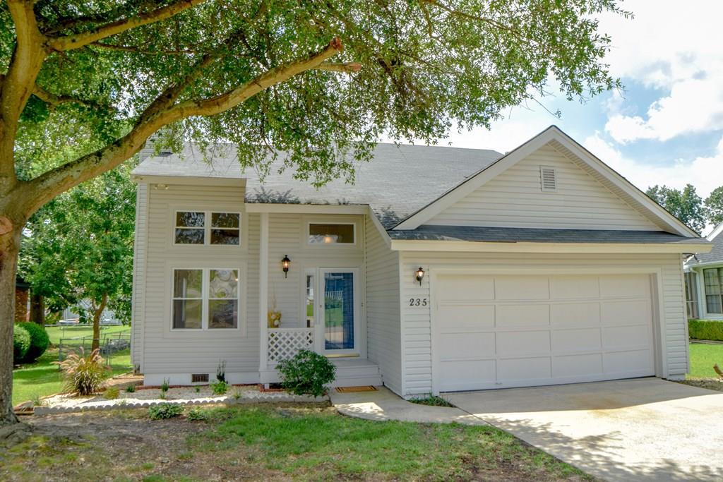 235 Suffolk - Photo 1