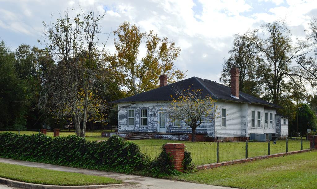 175 Woodward Drive - Photo 1