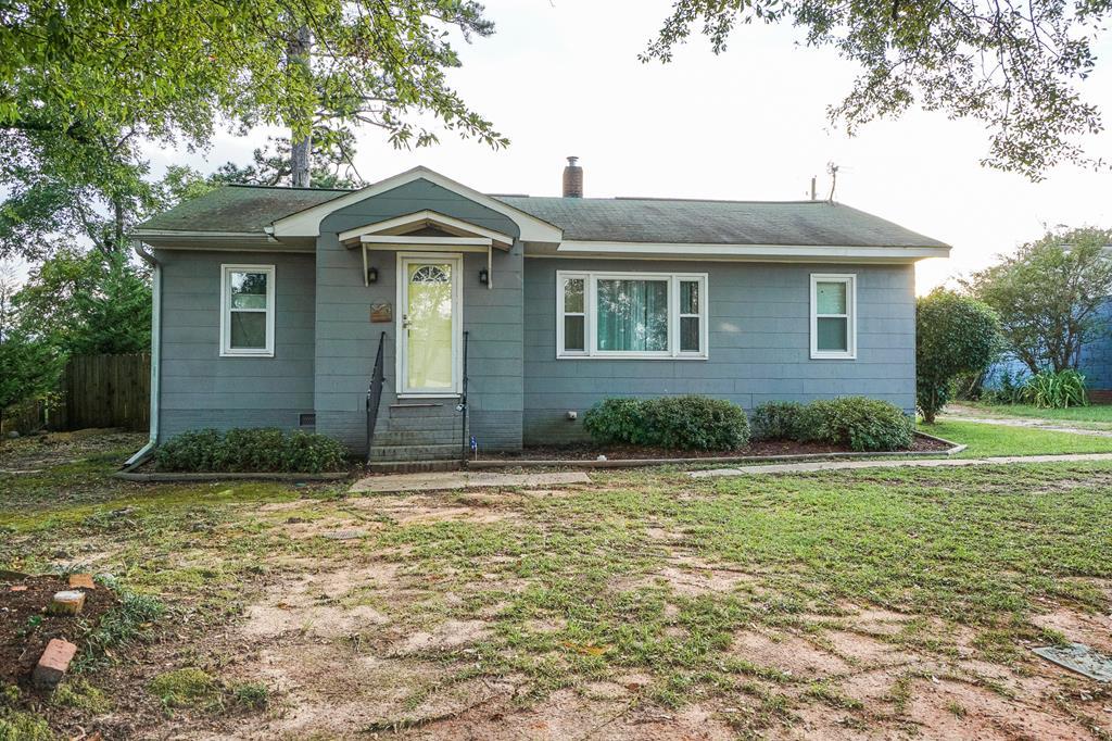 210 Pecan Street - Photo 1