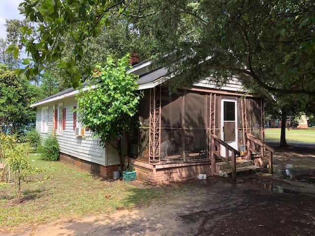 824 Barnwell Avenue Ne - Photo 1