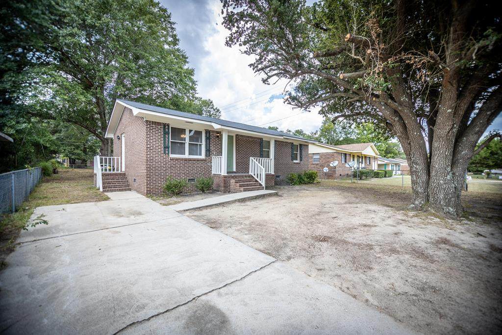 1615 Clinton Street - Photo 1
