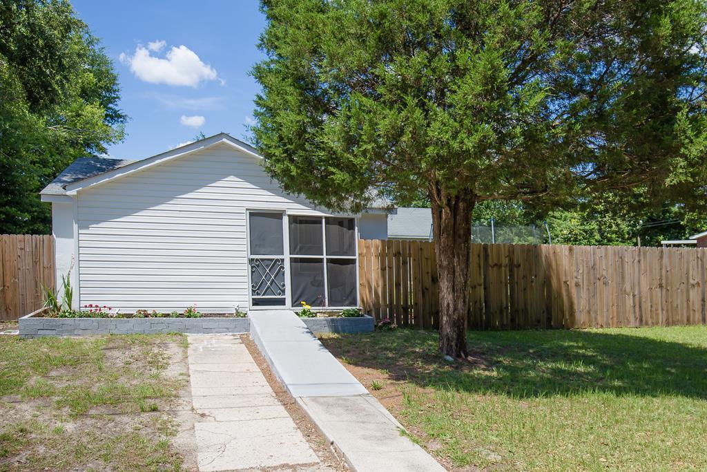 806 Lincoln Ave - Photo 1