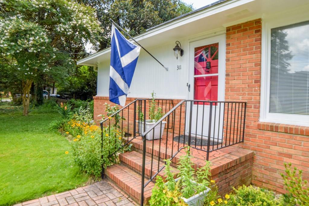 311 Walker Avenue Se - Photo 1