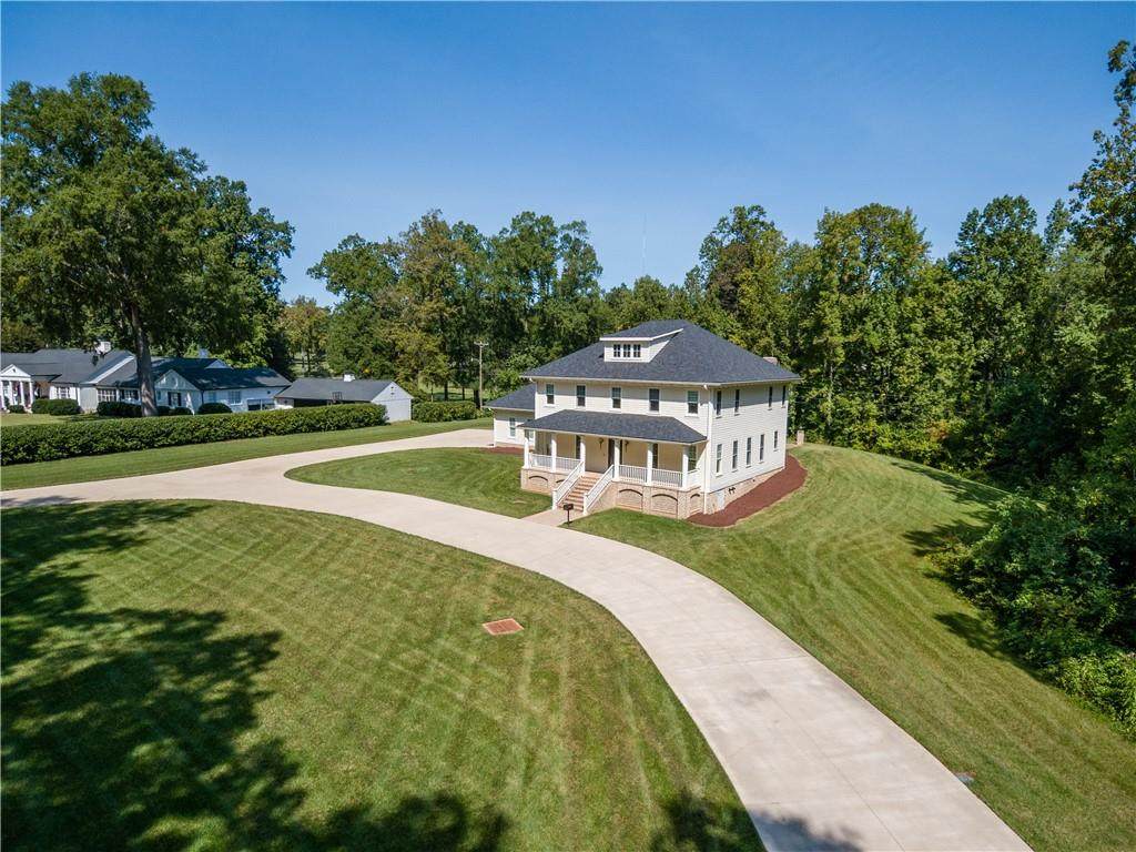 2404 Oakwood Drive - Photo 1