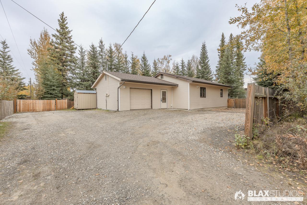 844 Middleton Avenue - Photo 1