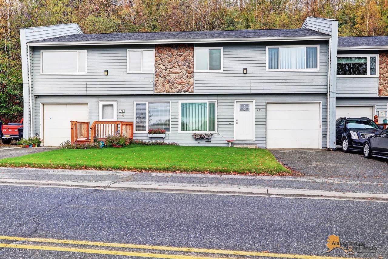 693 Nelson Avenue - Photo 1