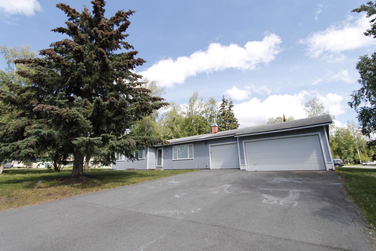10611 Sanford Circle - Photo 1