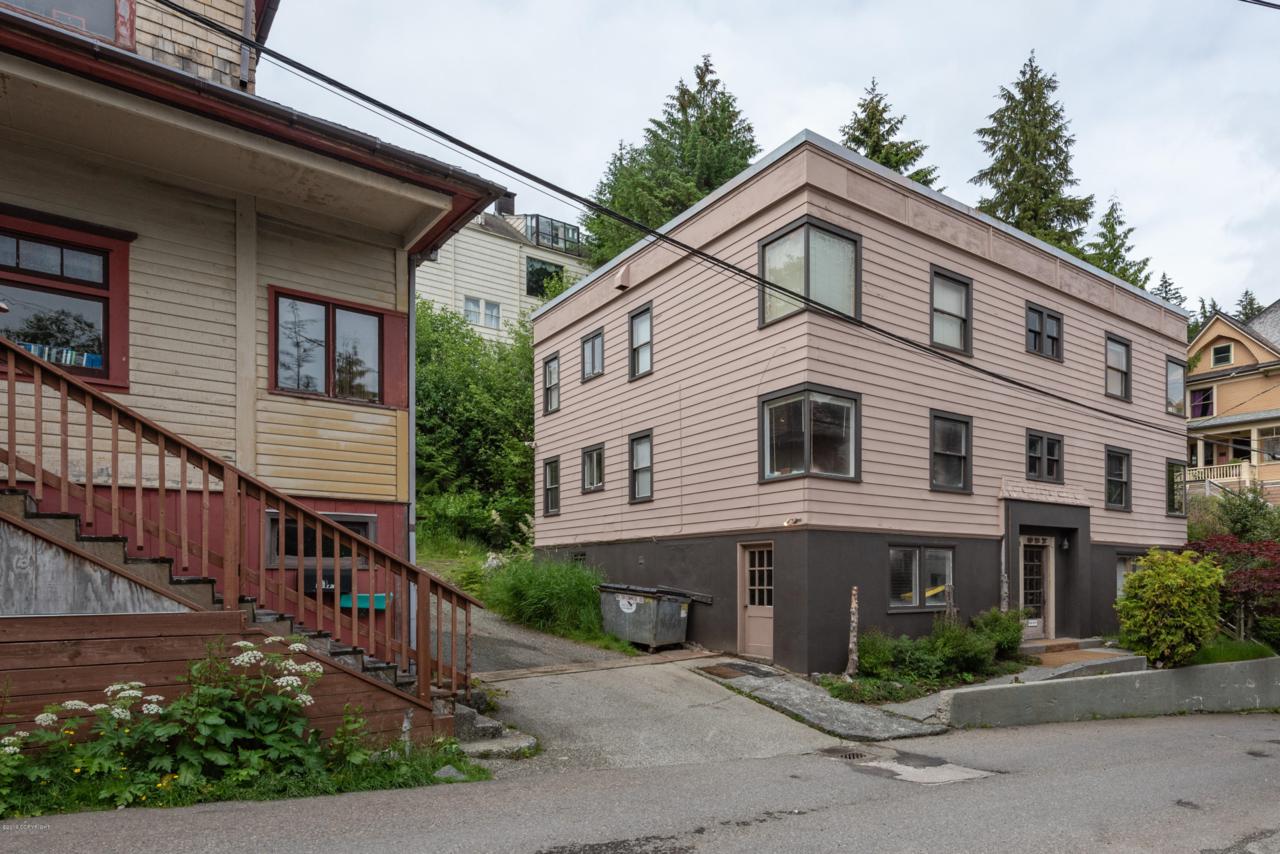 319 Pine Street - Photo 1