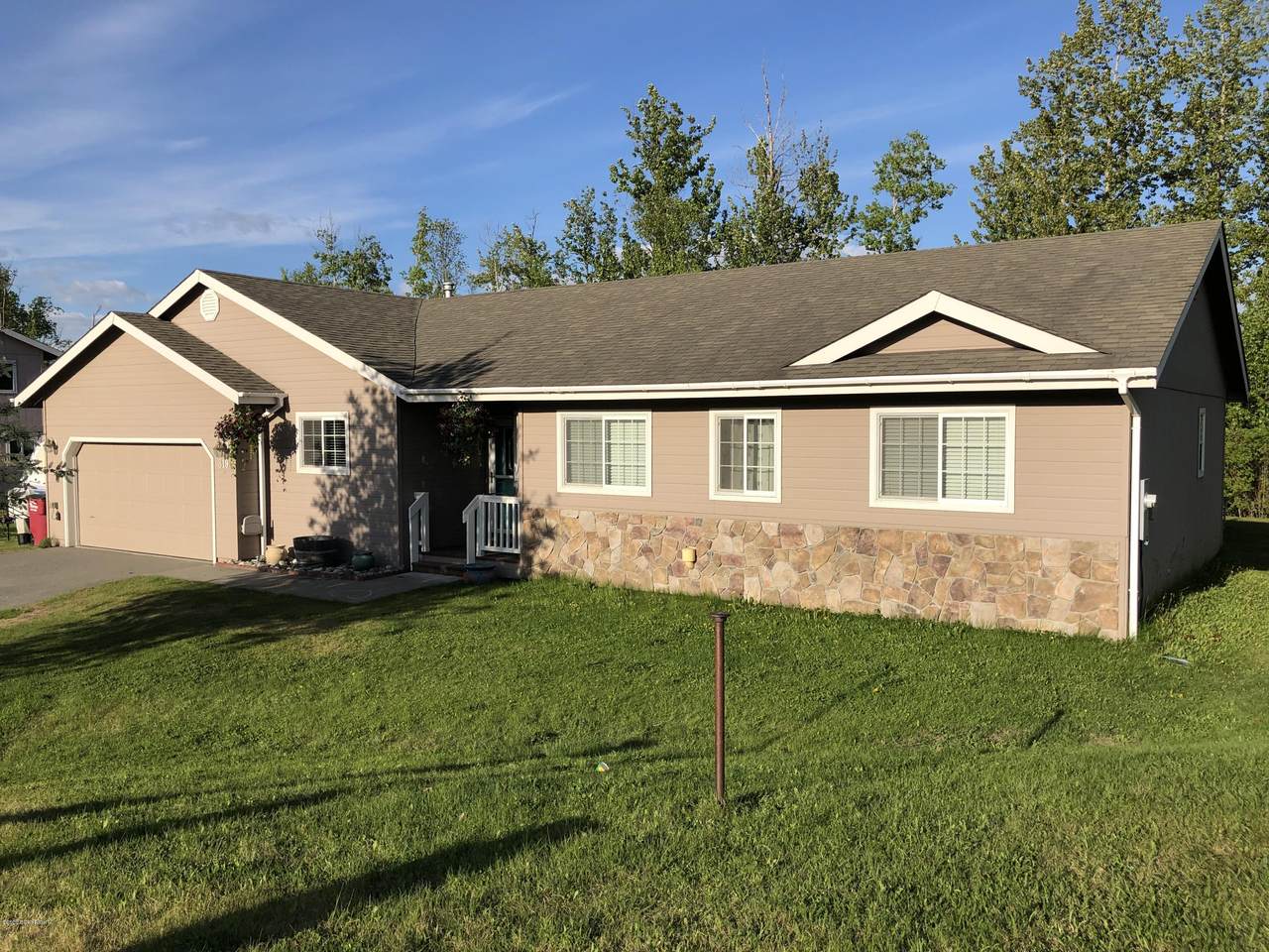 319 Sarah Circle - Photo 1