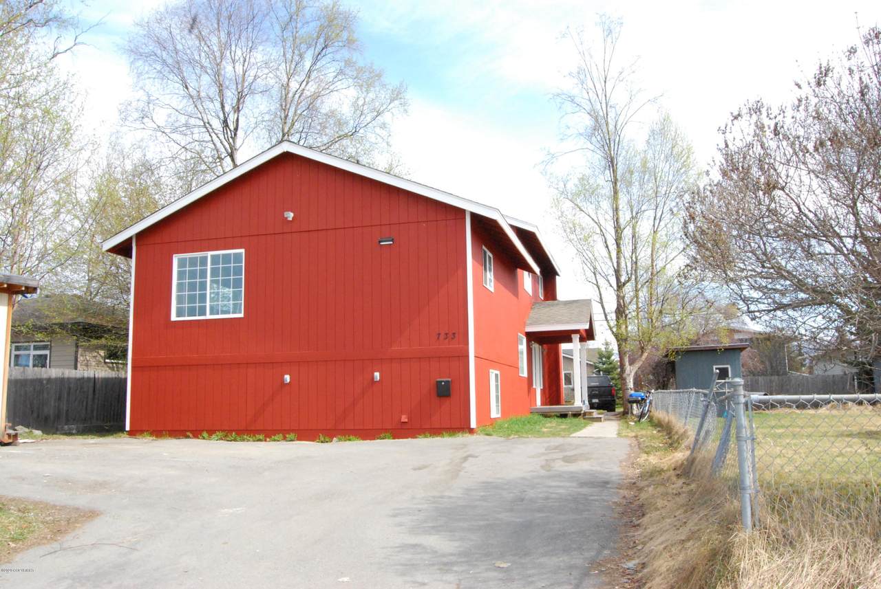 733 Bragaw Street - Photo 1