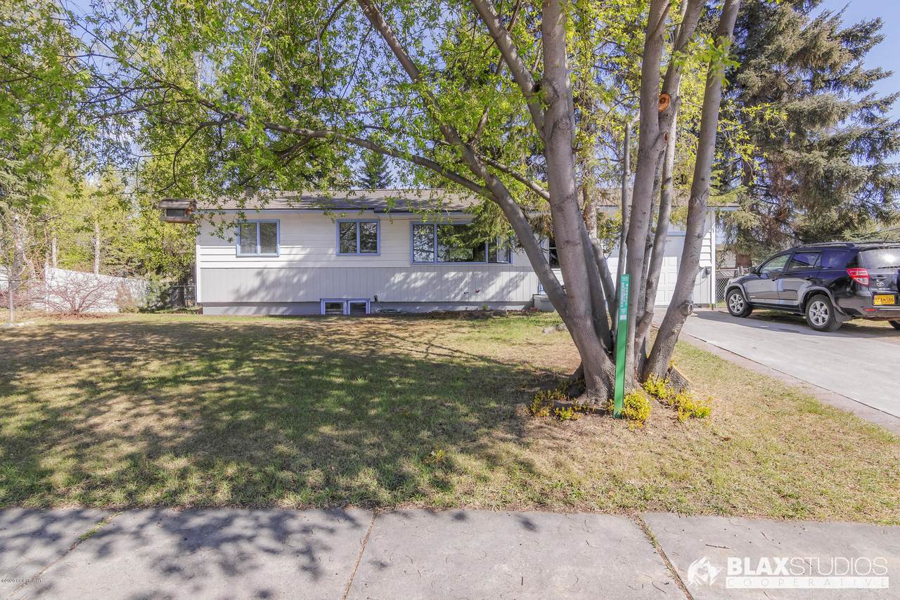 221 Bentley Drive - Photo 1