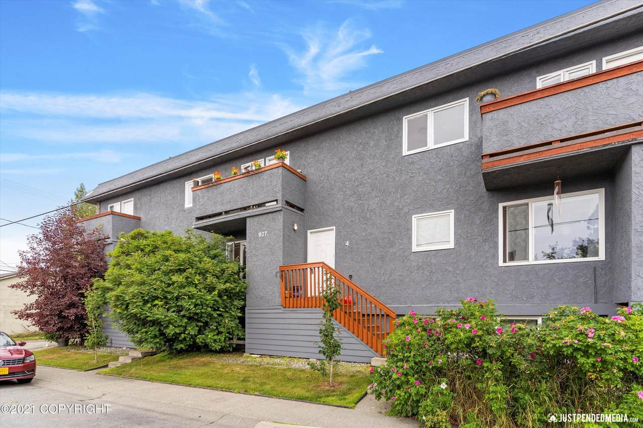927 Juneau Street - Photo 1