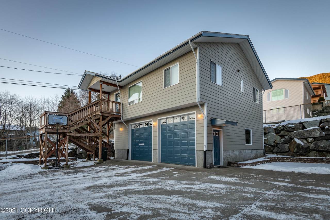 610 Carlanna Lake Road - Photo 1