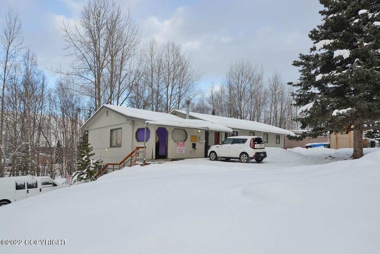 8301 Rangeview Avenue - Photo 1