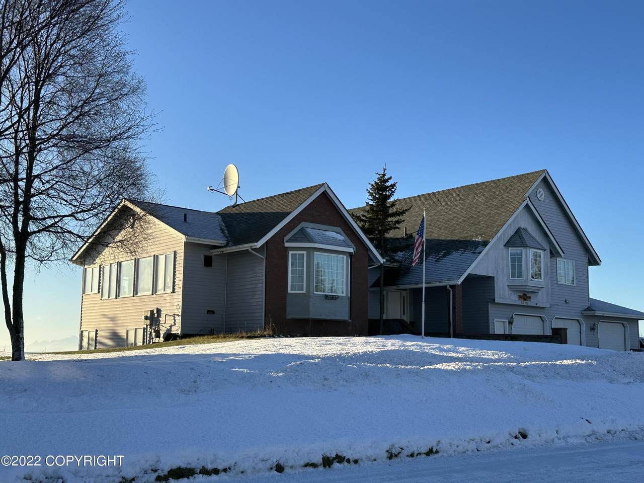 1615 Toyon Way - Photo 1