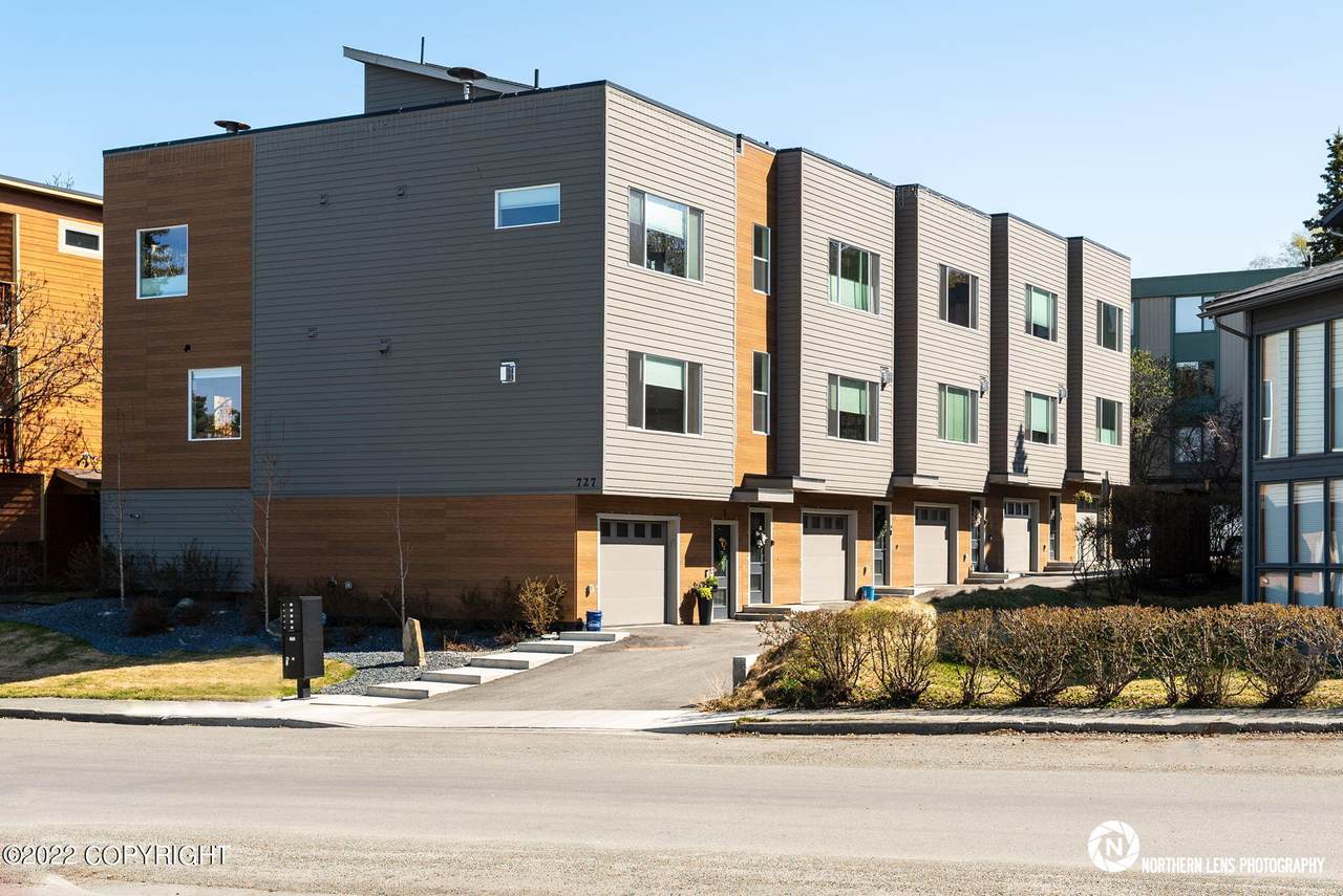 727 O Street - Photo 1