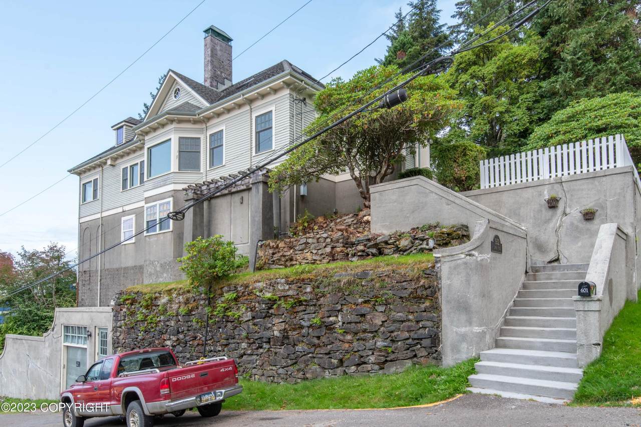 601 Main Street - Photo 1