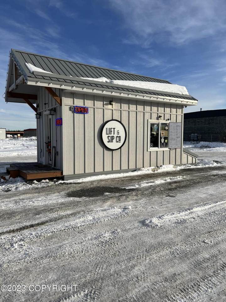 000 Lift & Sip Coffee Shop - Photo 1