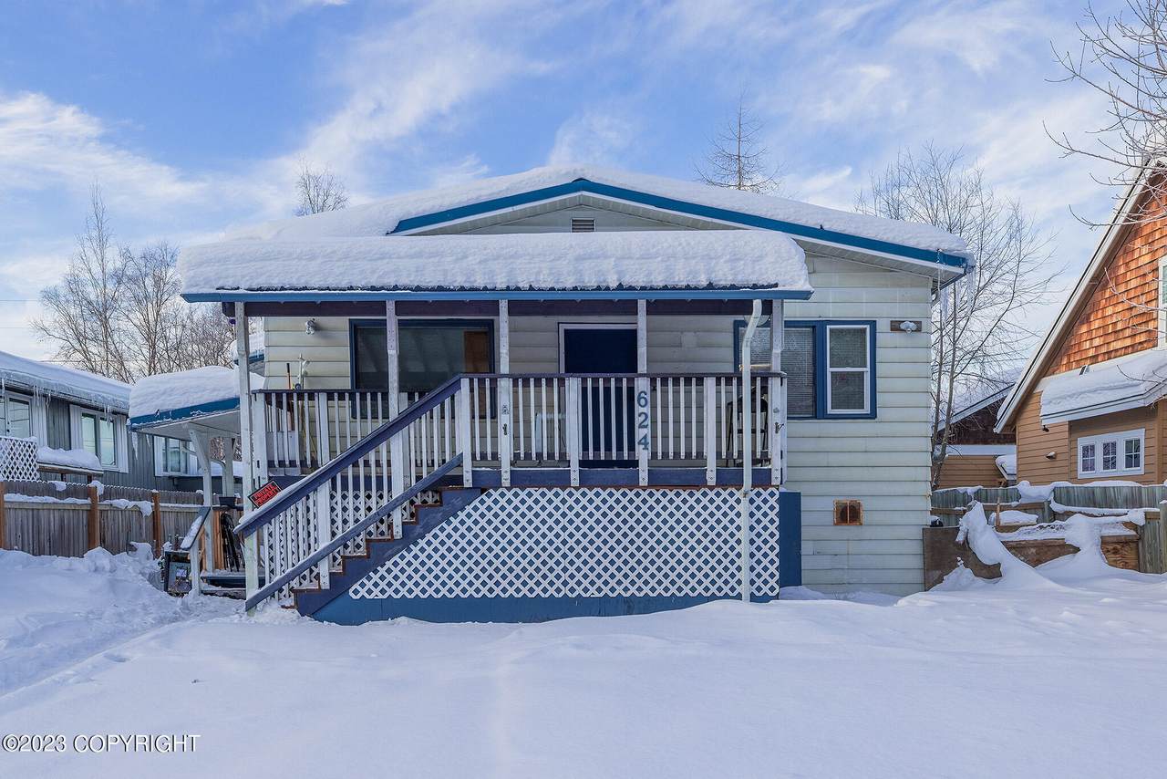 624 Pine Street - Photo 1
