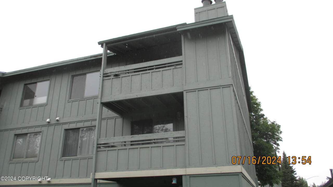 1843 Tudor Road - Photo 1