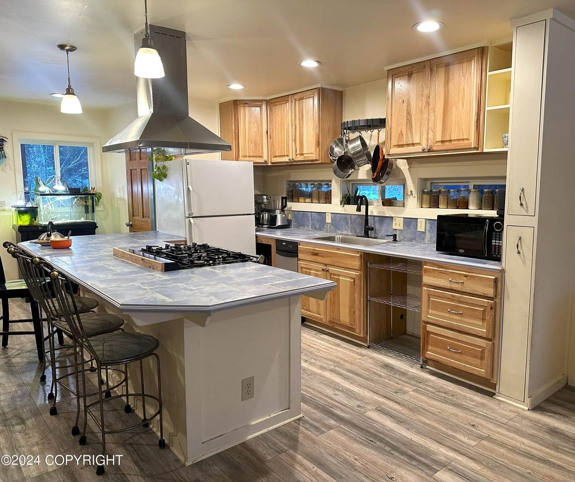 306 Hemlock Court - Photo 1