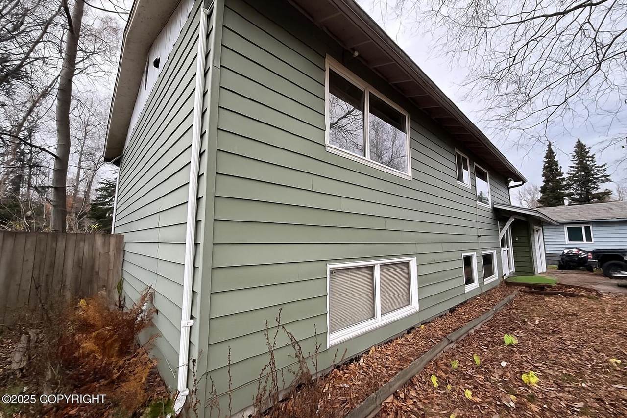 4906 Cambridge Way - Photo 1