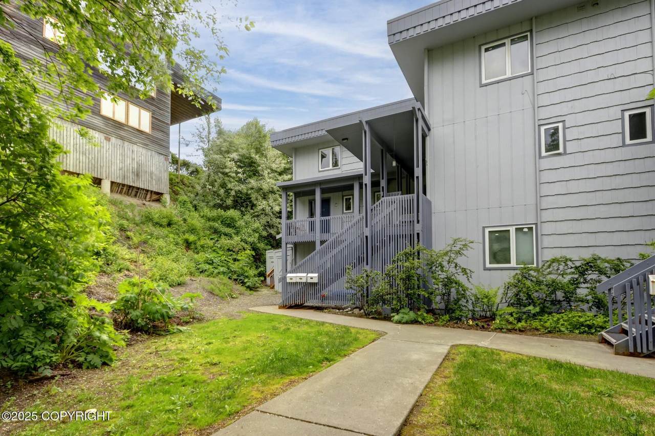 836 O Place - Photo 1