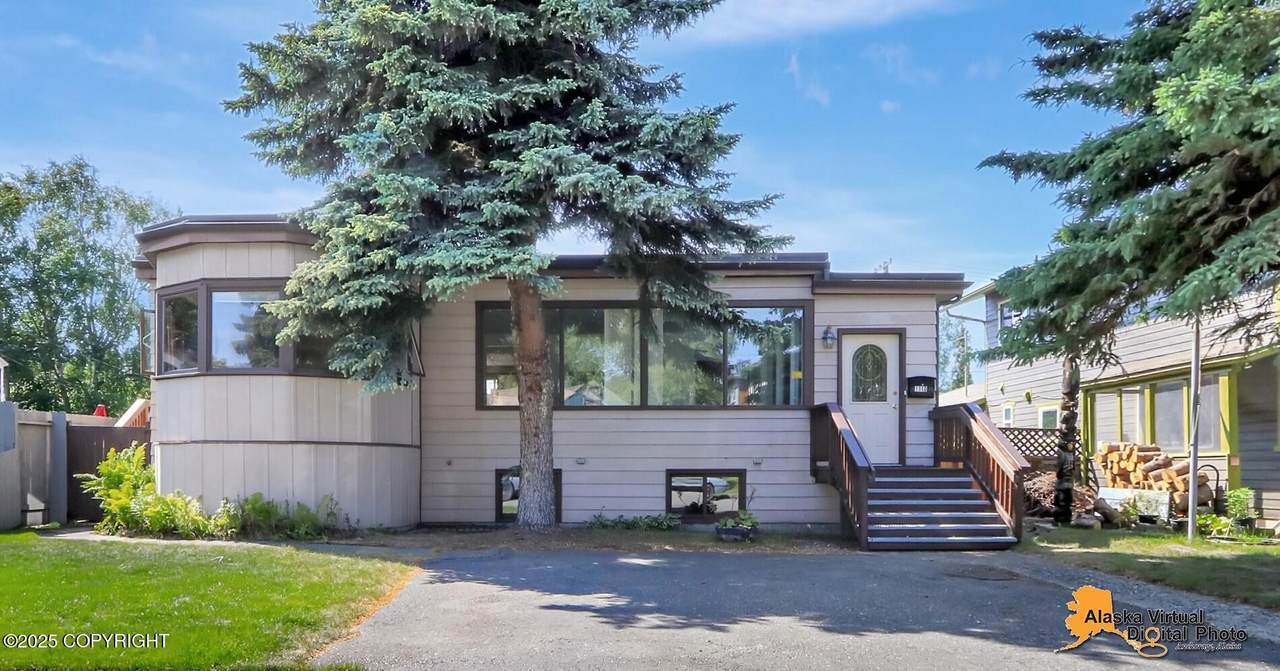 1110 F Street - Photo 1