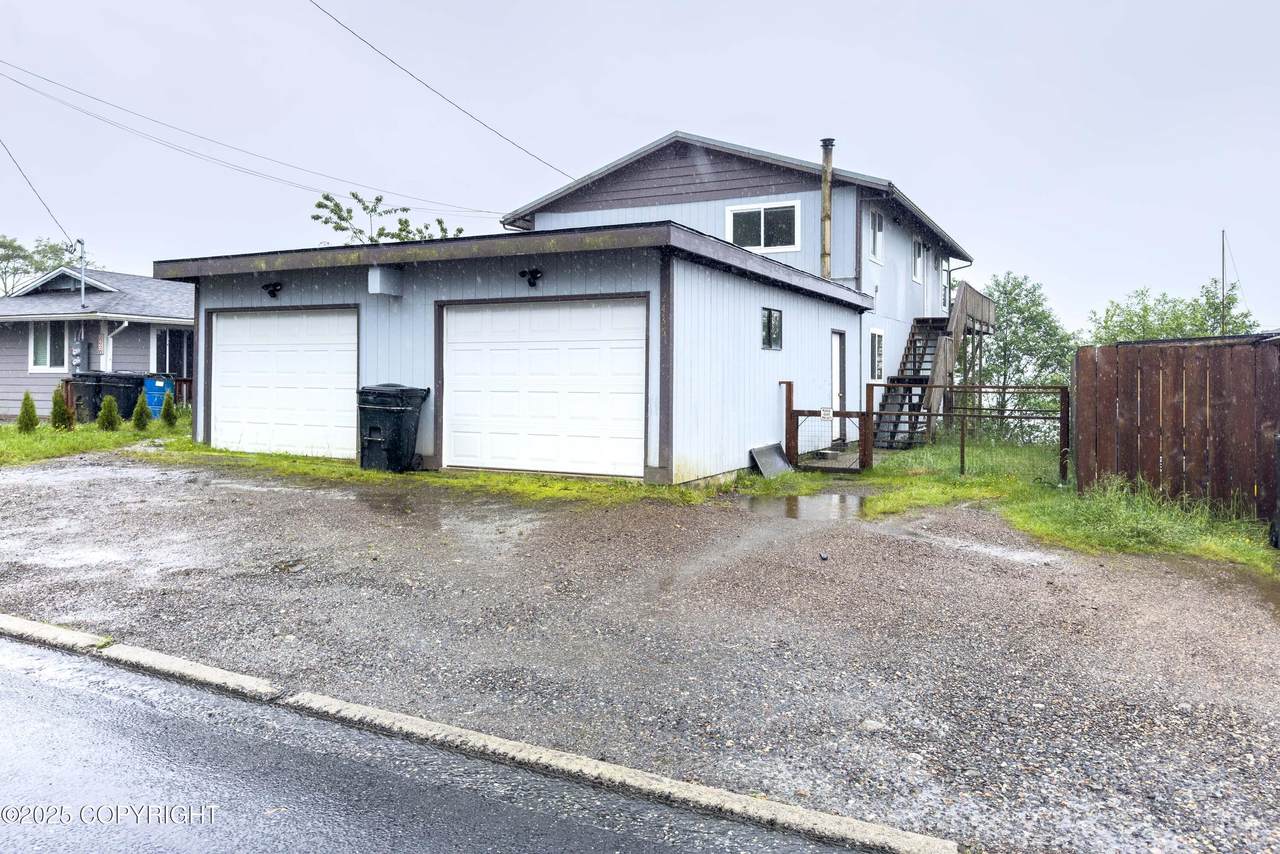 2433 4th Avenue - Photo 1