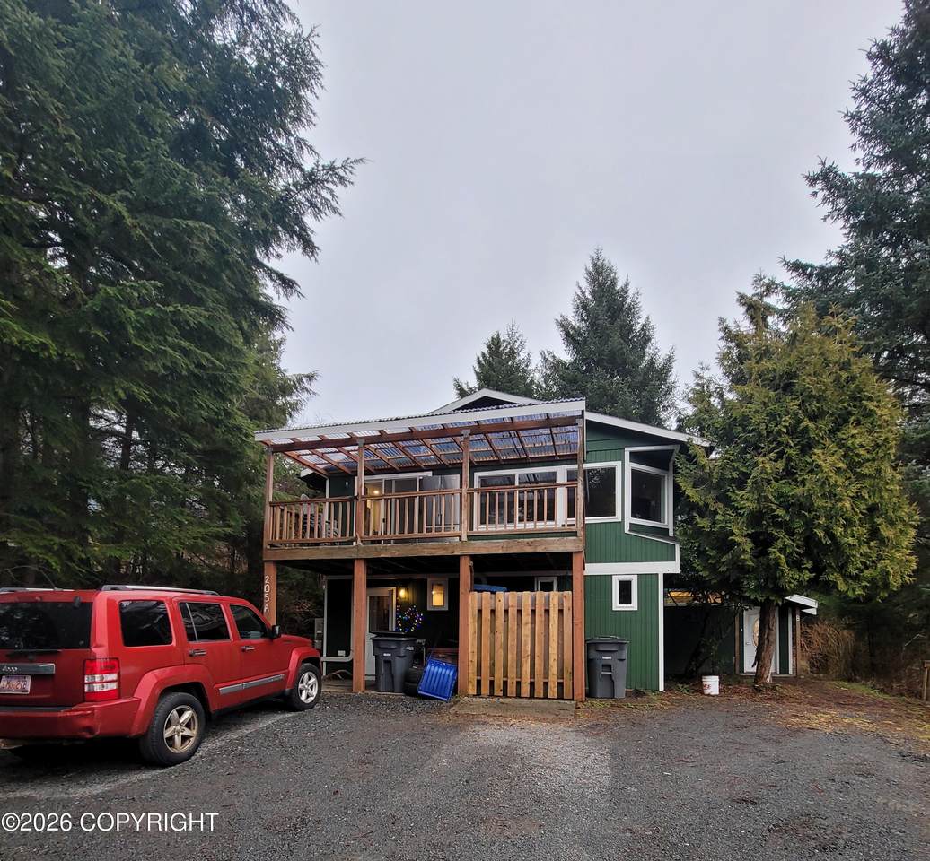 205 Lakeview Drive - Photo 1