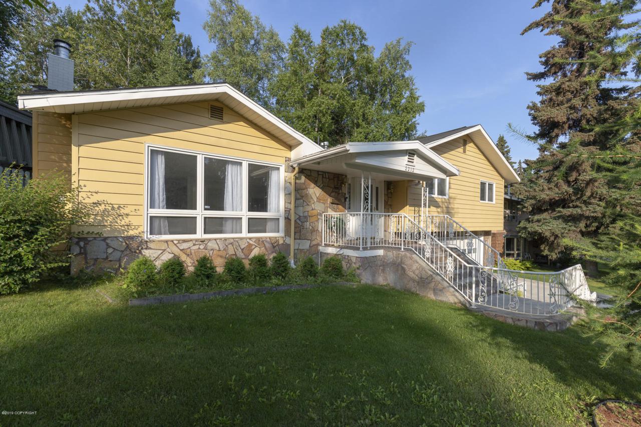 2212 Vanderbilt Circle - Photo 1