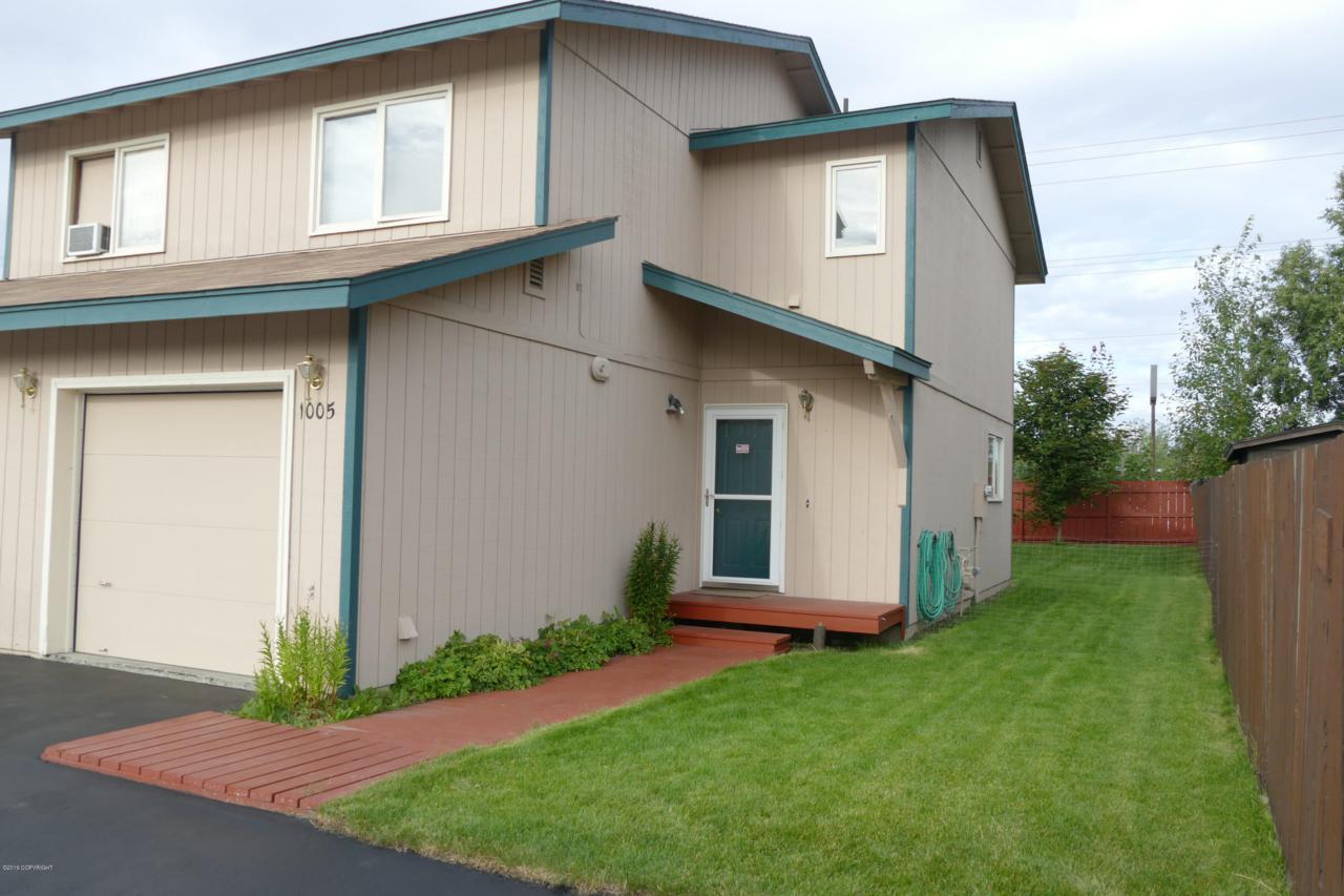 1005 Fred Circle - Photo 1