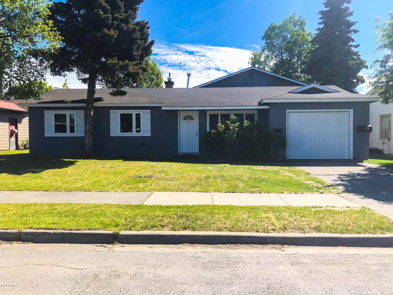 831 Dogwood Street - Photo 1