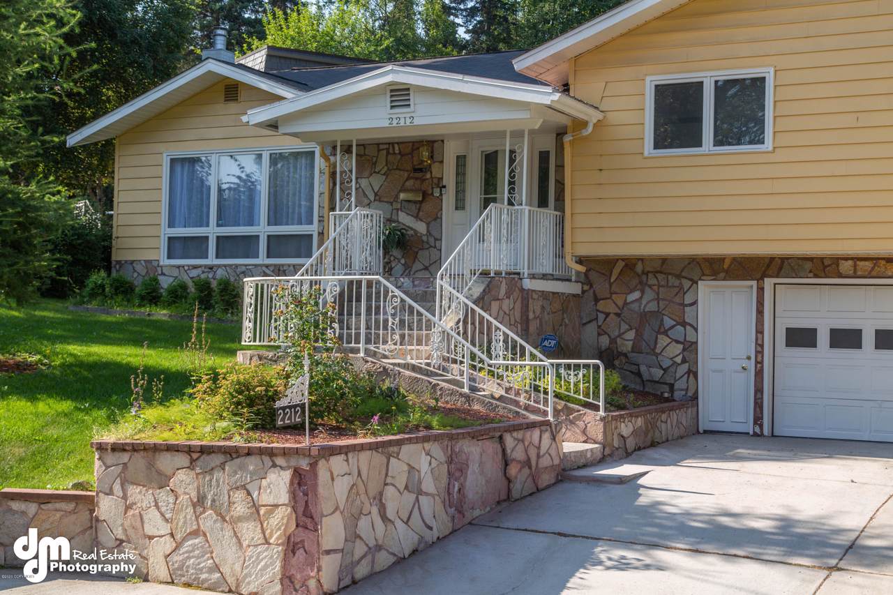 2212 Vanderbilt Circle - Photo 1