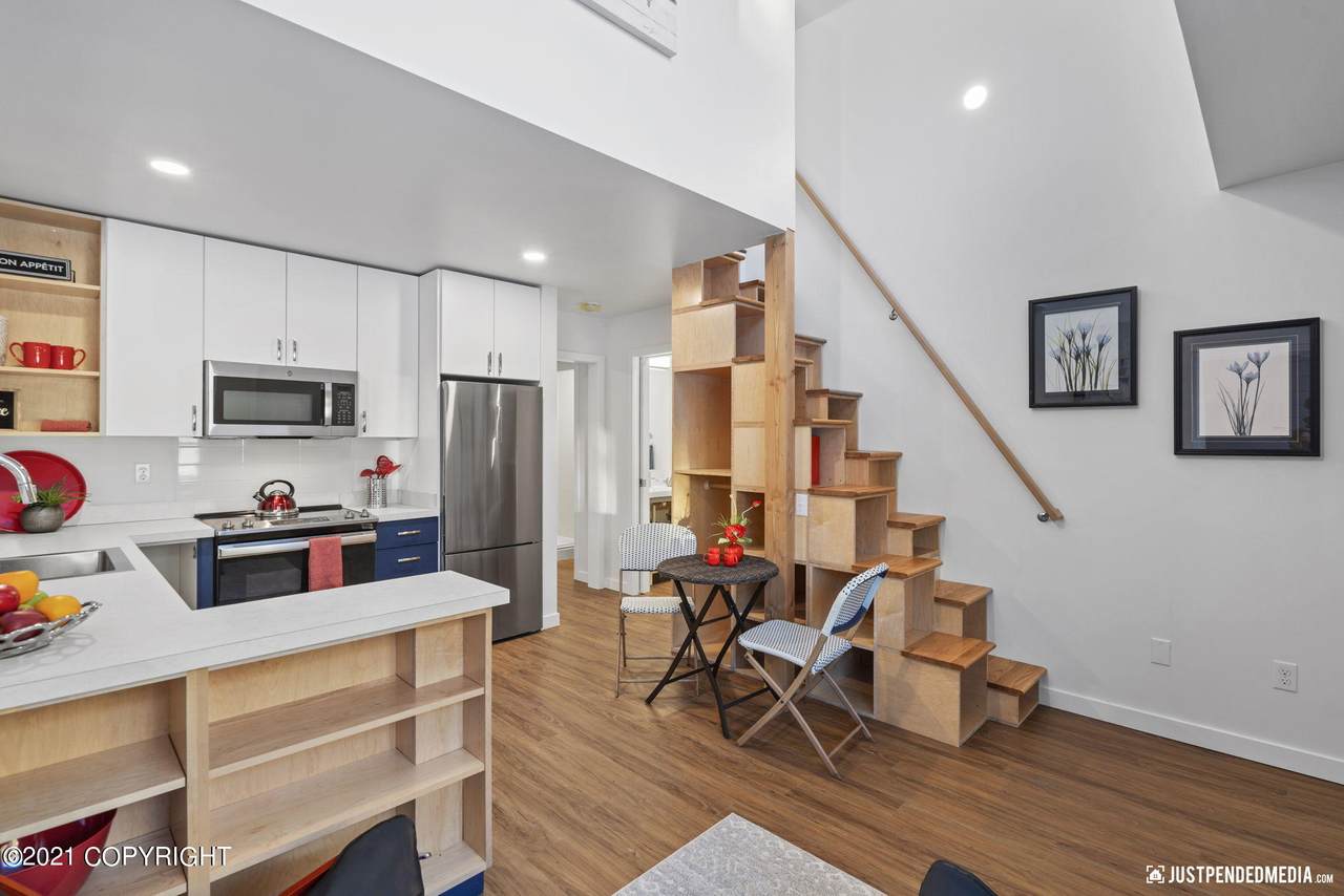 1112 Cordova Street - Photo 1