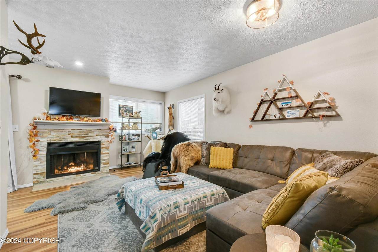 5440 Larkspur Circle - Photo 1