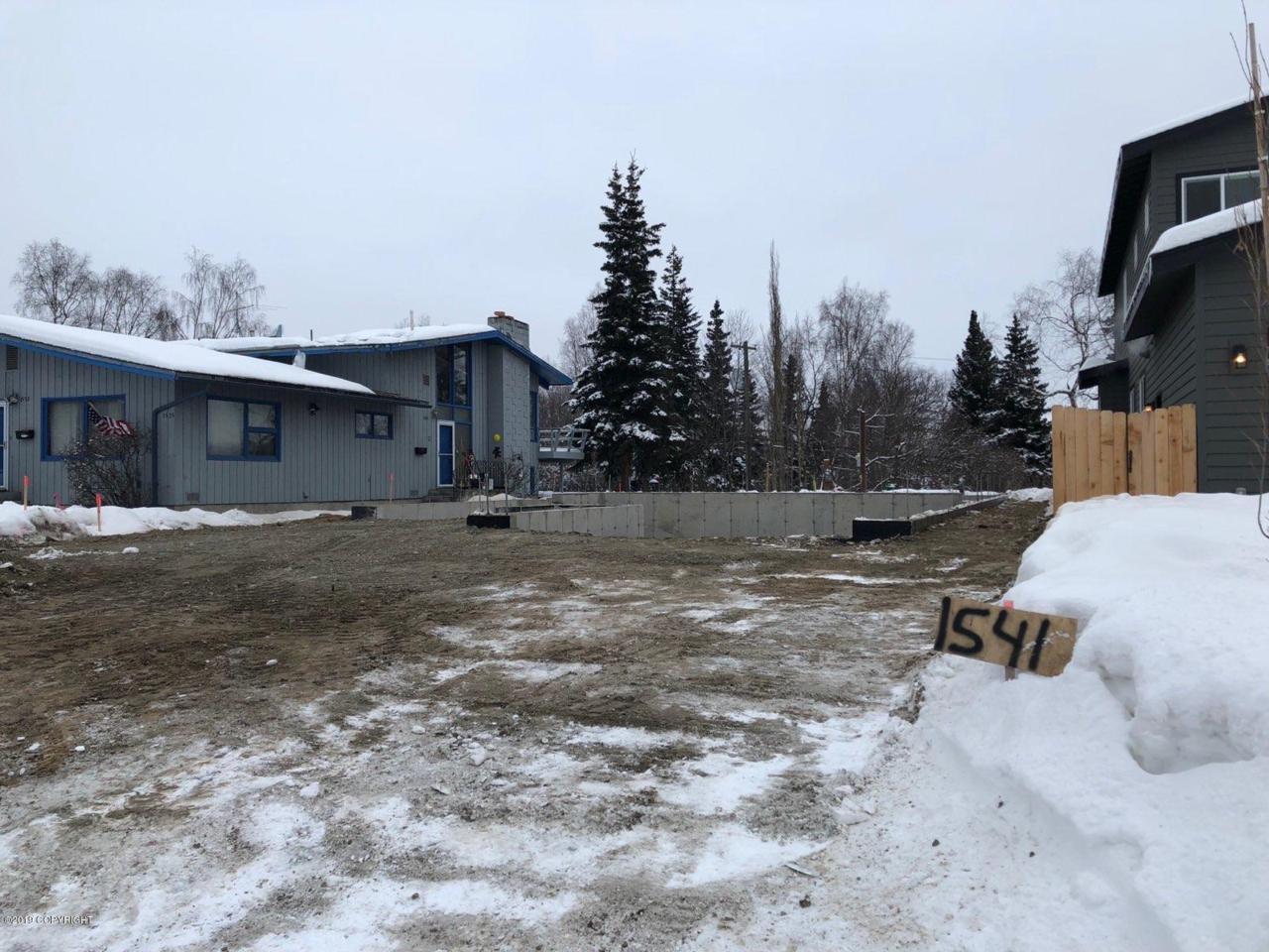1545 G Street - Photo 1