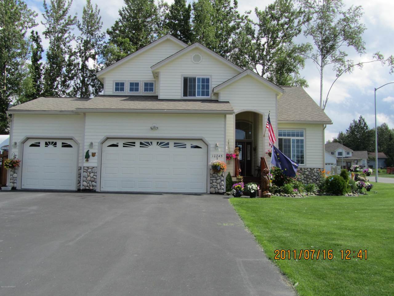 10745 Edgewood Circle - Photo 1