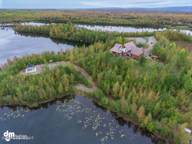 555 Loon Boulevard - Photo 1