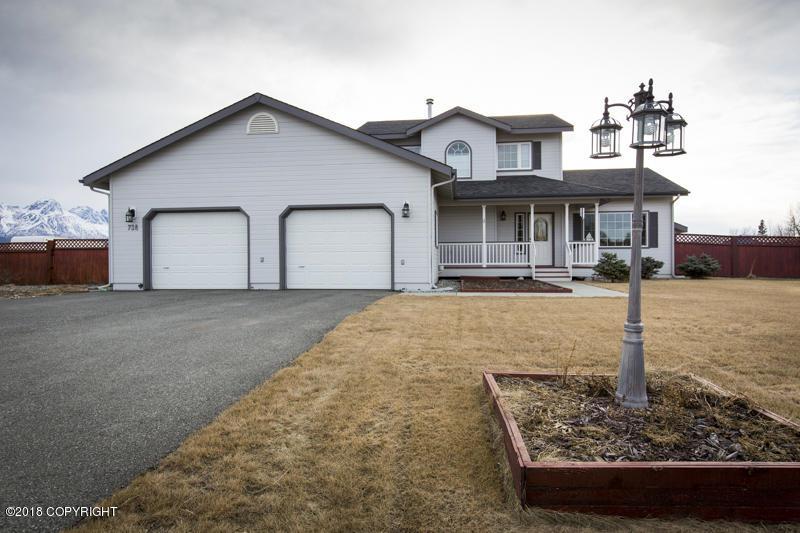 738 Angus Loop - Photo 1