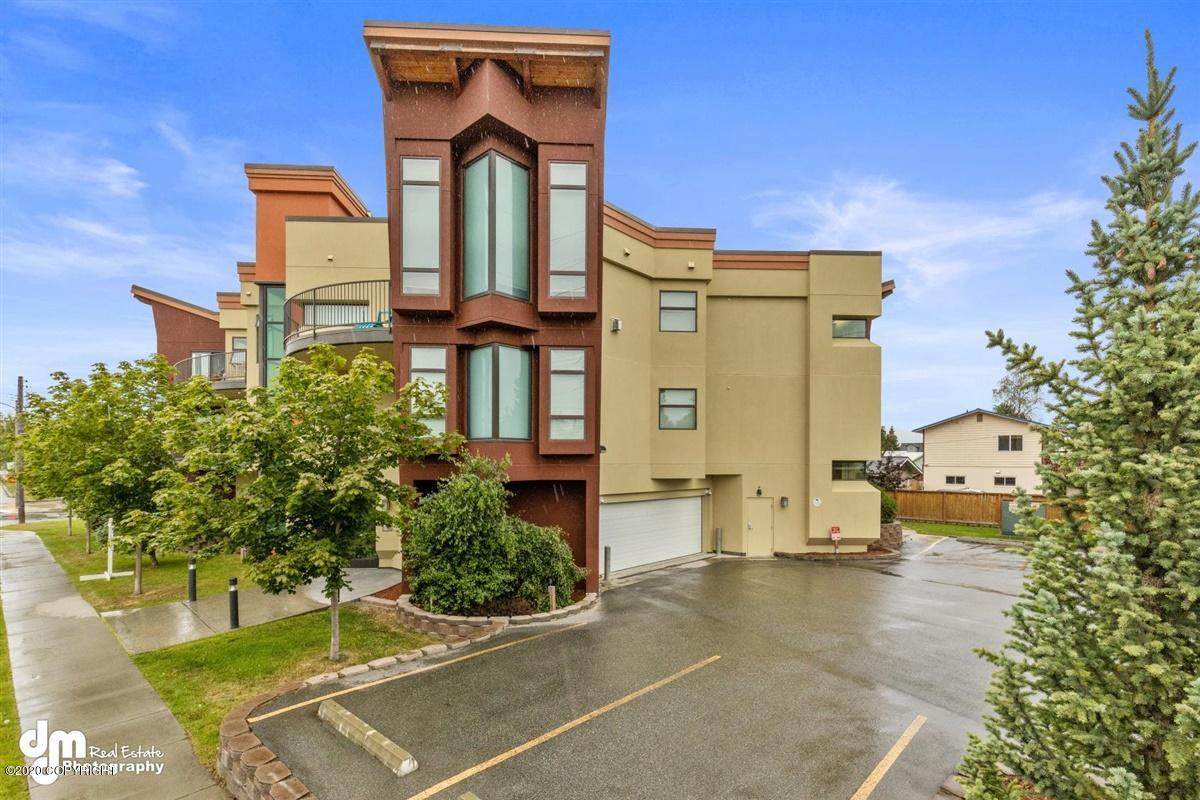 1001 E Street - Photo 1