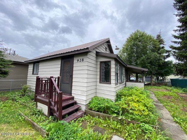 928 9th Avenue - Photo 1