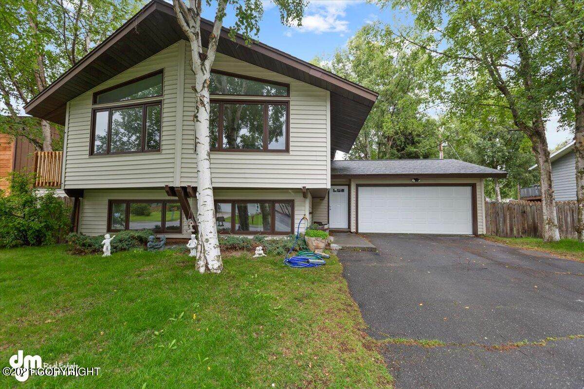 9530 Emerald Street - Photo 1