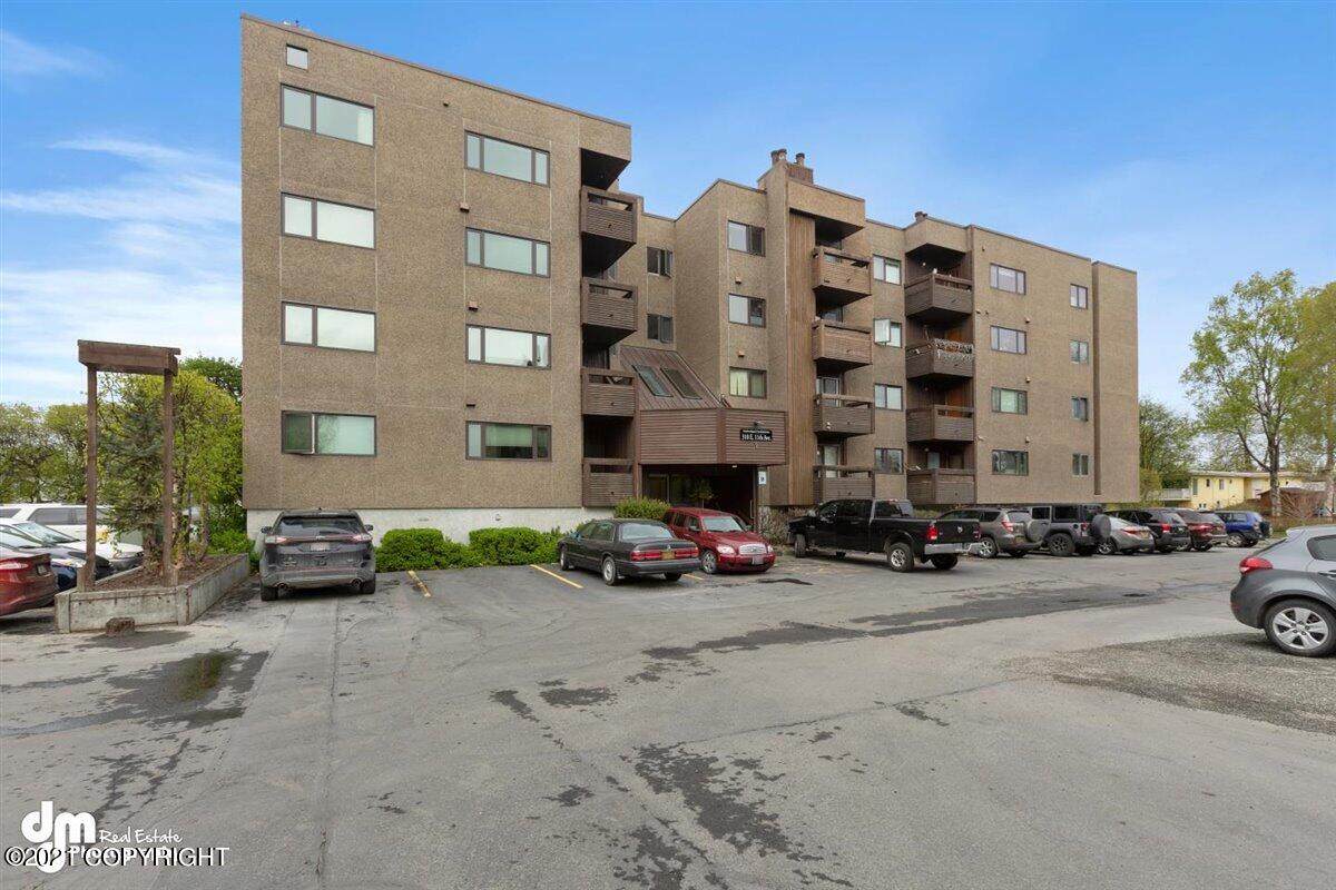 310 11 Avenue - Photo 1