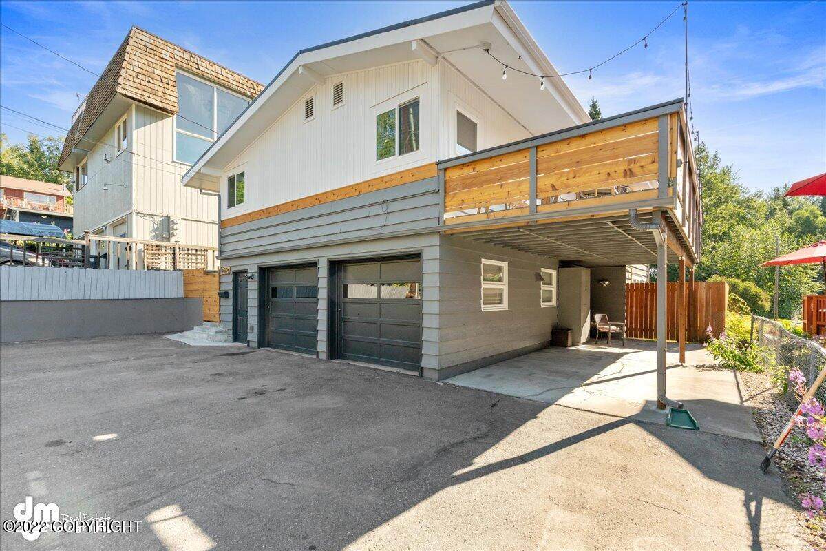 1604 E Street - Photo 1