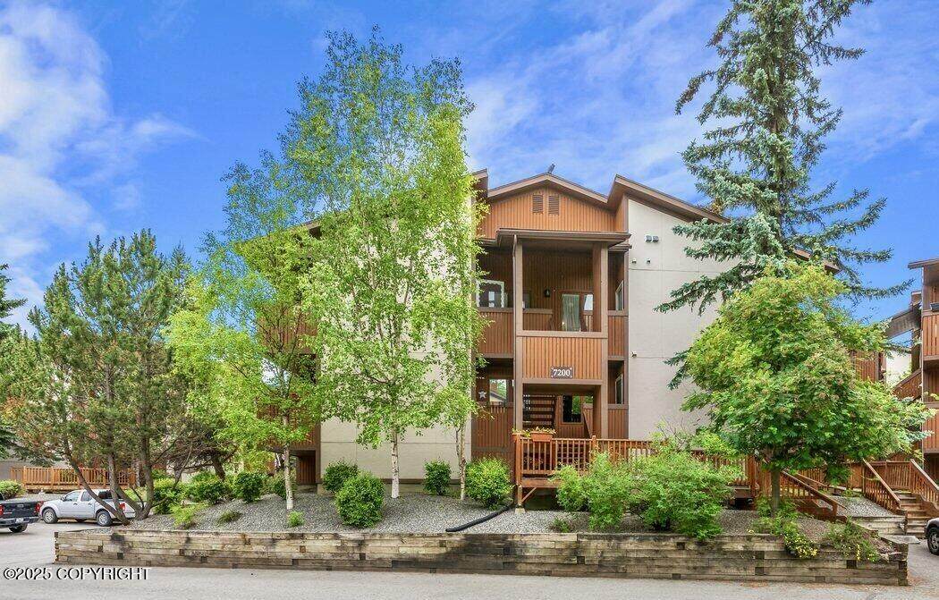 7200 Huntsmen Circle - Photo 1