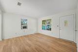 2811 New Castle Ln - Photo 2