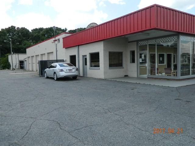 320 Oglethorpe - Photo 1
