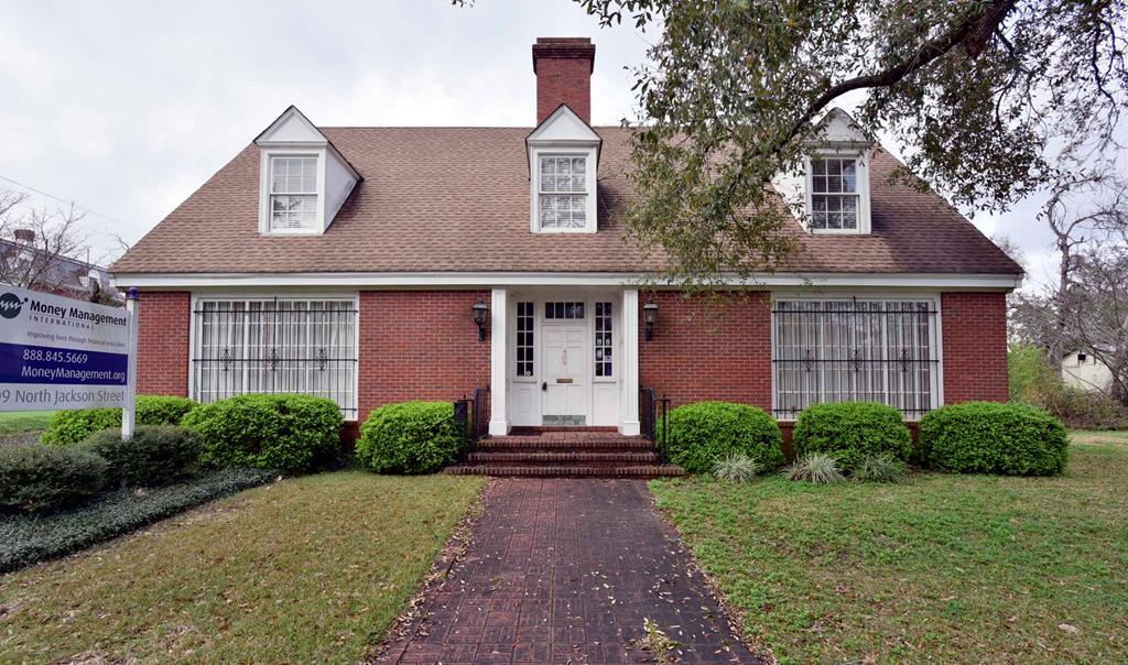 409 Jackson Street N - Photo 1